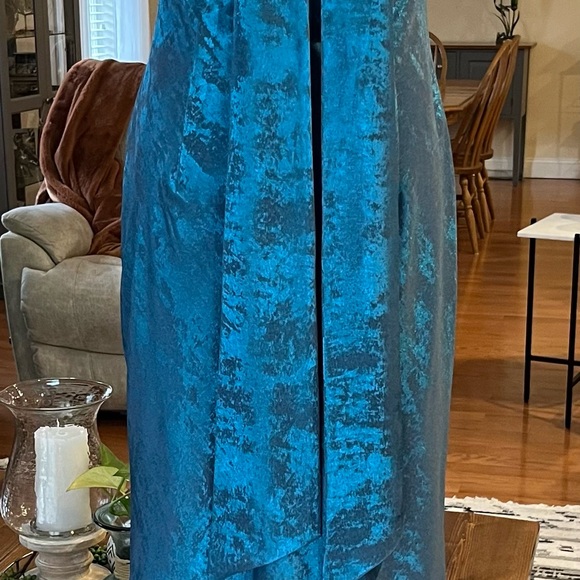 Size 10 stunning gown by Aidan Maytox - Picture 5 of 10